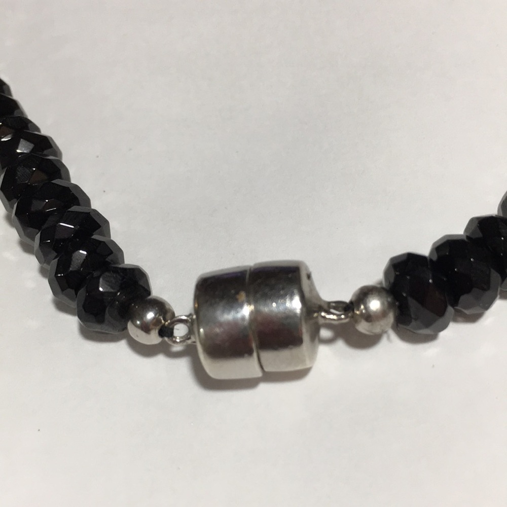 STERLING SILVER MAGNETIC LOCK BLACK SPINEL NECKLAC - Picture 4 of 8